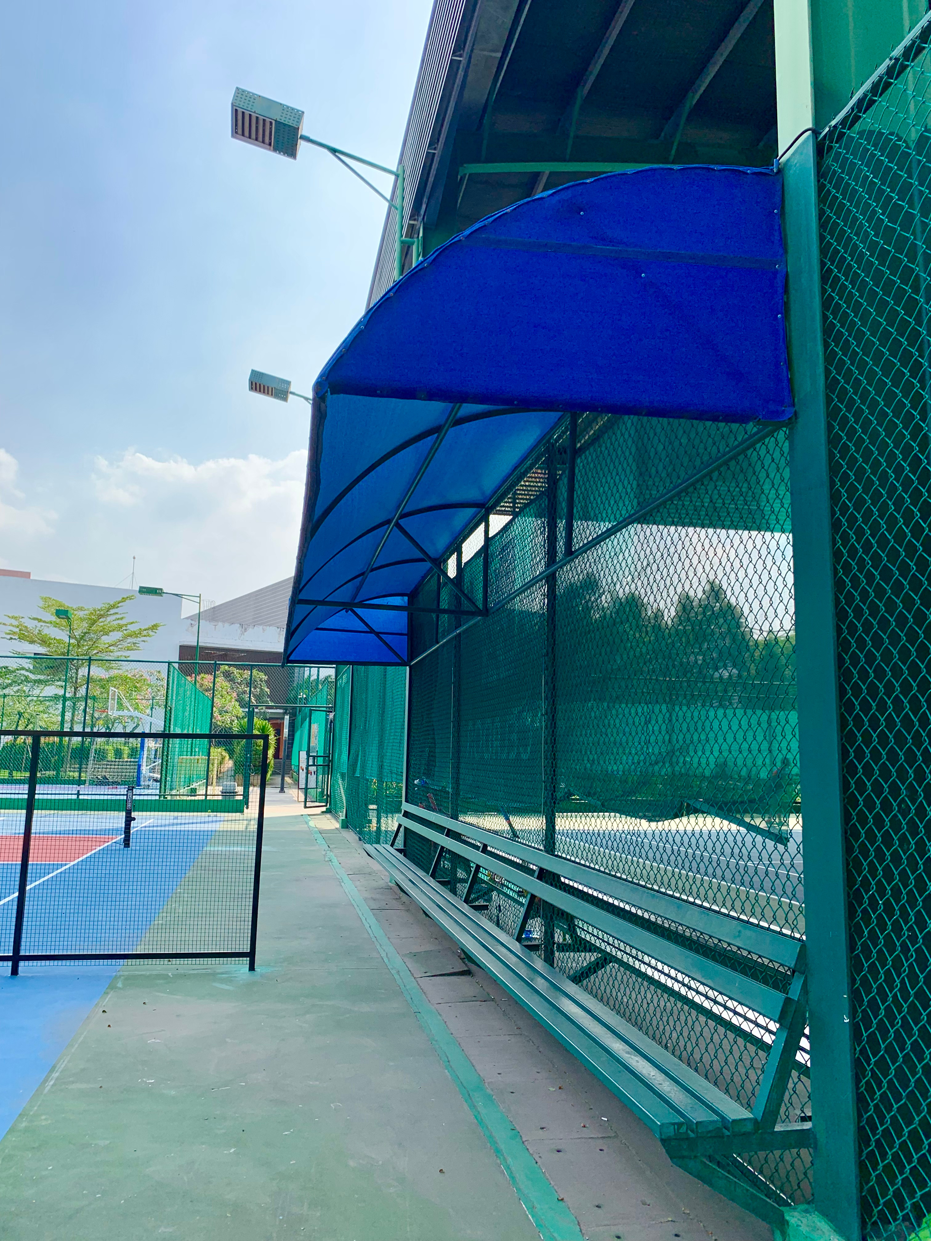 Hệ thống đèn chiếu sáng cao áp chống chói tại sân